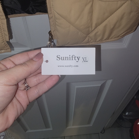 NWT- SUNIFTY VEST WITH POCKETS TAN COLOR - Picture 4 of 7